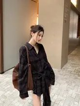 デザインを引き立てるチェック柄結びウエスト短丈シャツ【秋用】