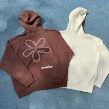 アメリカンストリートスタイルのコットン製ウォッシュ加工フーディー【刺繍デザイン・ゆったりシルエット・スケートボード対応】
