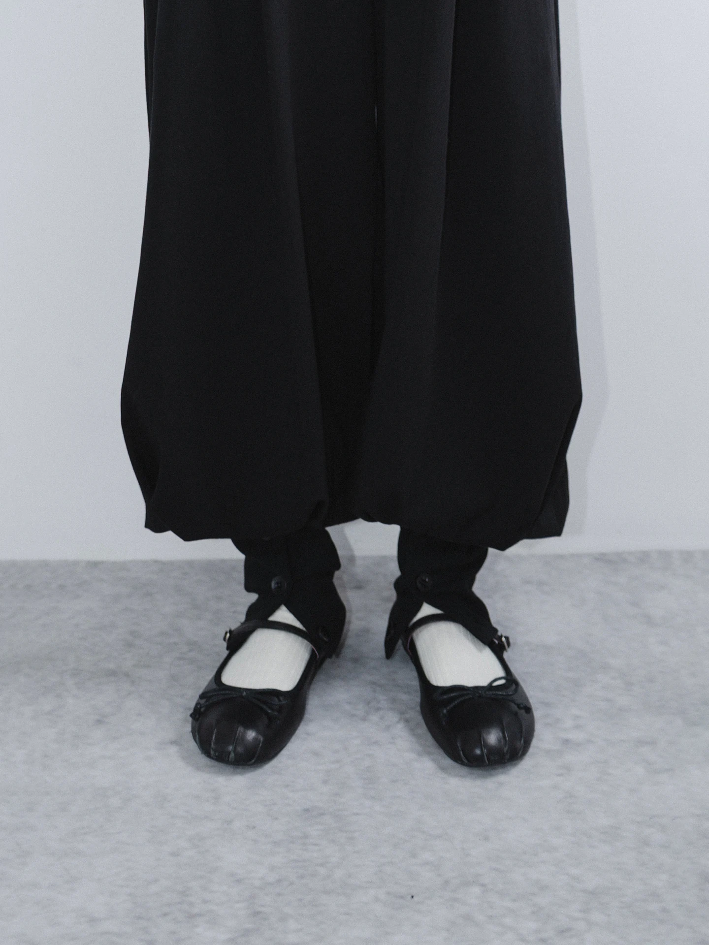 裾スリットパンツは本当に涼しくて、通勤にも日常にもぴったり？