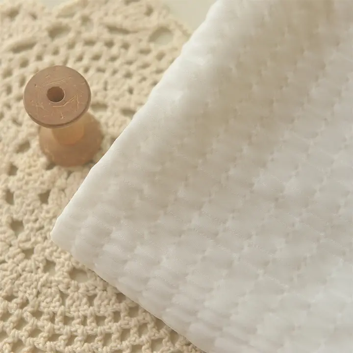 オフホワイトのバブル小さな正方形のシフォン生地