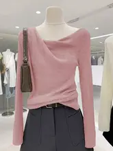 デザイン性の高い不規則なオフショルダー ニットトップス【女性用・フィット感・フランス風】