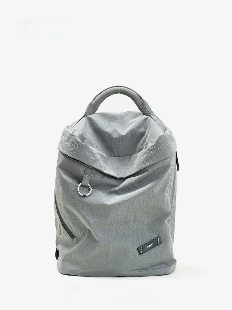 日中の移動に最適なdaypackは、本当に「軽さ」と「防水性」が勝る？