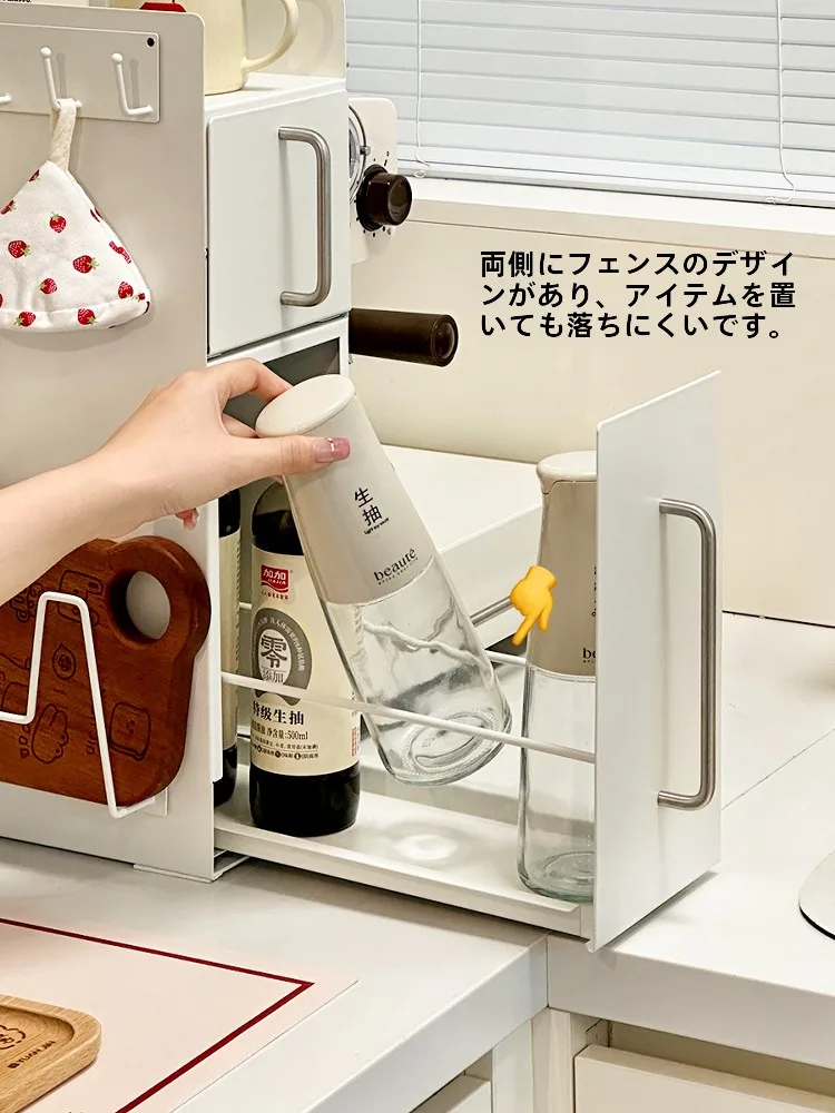 引き出し式調味料収納ラック：防塵設計でキッチンの整理を実現