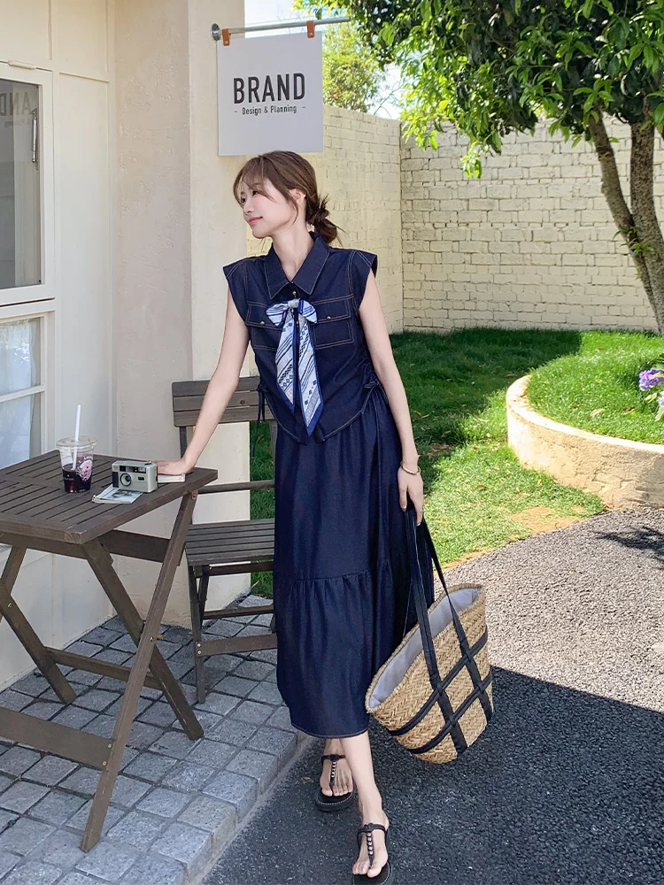 スキニー デニムとネイビー デニムの夏コーデで迷うなら、この1着で解決できる？