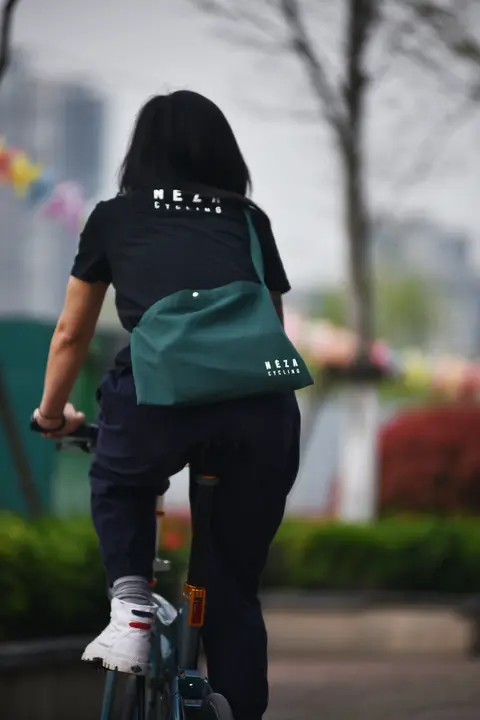 NEZA ショルダーバッグ【アウトドア・キャンバス素材・通勤・バイク用】