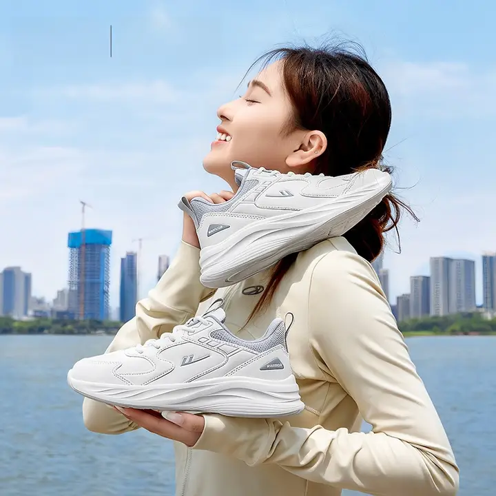 軽量フリース付きコンフォートランニングシューズ【防水・女性用】