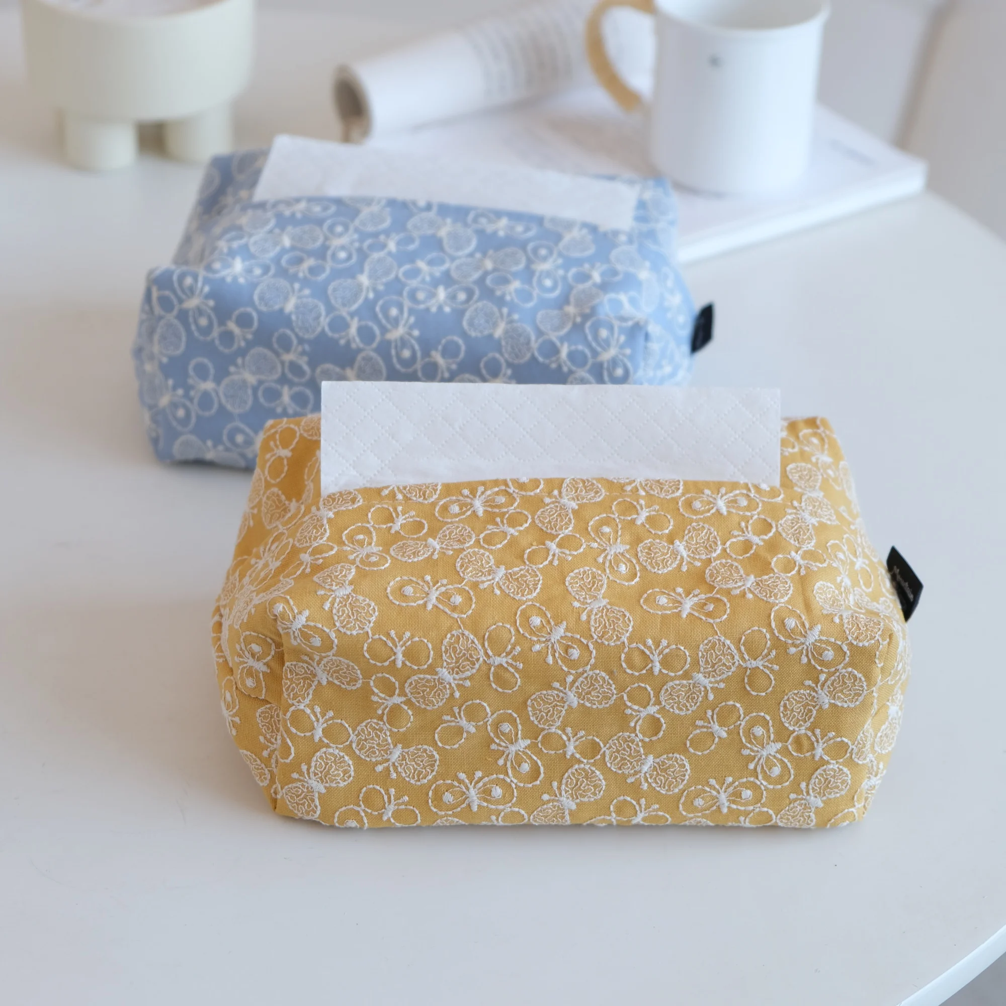 和風刺繍コットンリネンティッシュボックス：コンパクトサイズでインテリアと収納を両立