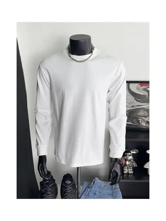 アメリカンスタイルの長袖Tシャツ【クルーネック・コットン・フィット感のあるデザイン・春秋用】