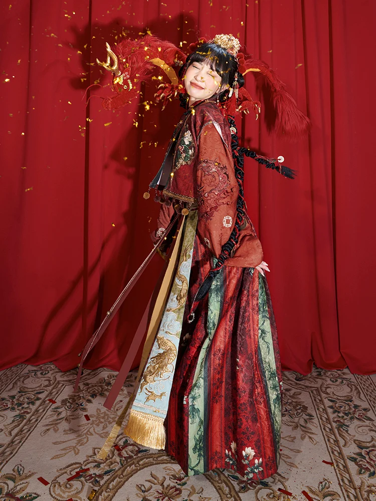 赤と黒の服は本当に魅力的？龍年祝いにぴったりな二色使い着物の選び方とは