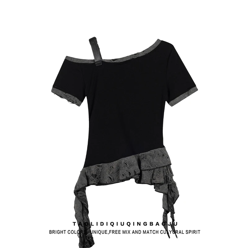 モード系ファッション Tシャツの定義と実際のデザイン：不規則な裾デザインの黒い短袖Tシャツ【女性用・オフショルダー】