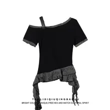 不規則な裾デザインの黒い短袖Tシャツ【女性用・フィット感・オフショルダー】