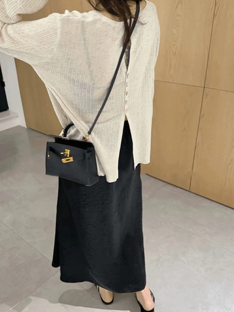 17度の日に着るべき服装は？薄手のストライプカーディガンが解決するリアルな悩み