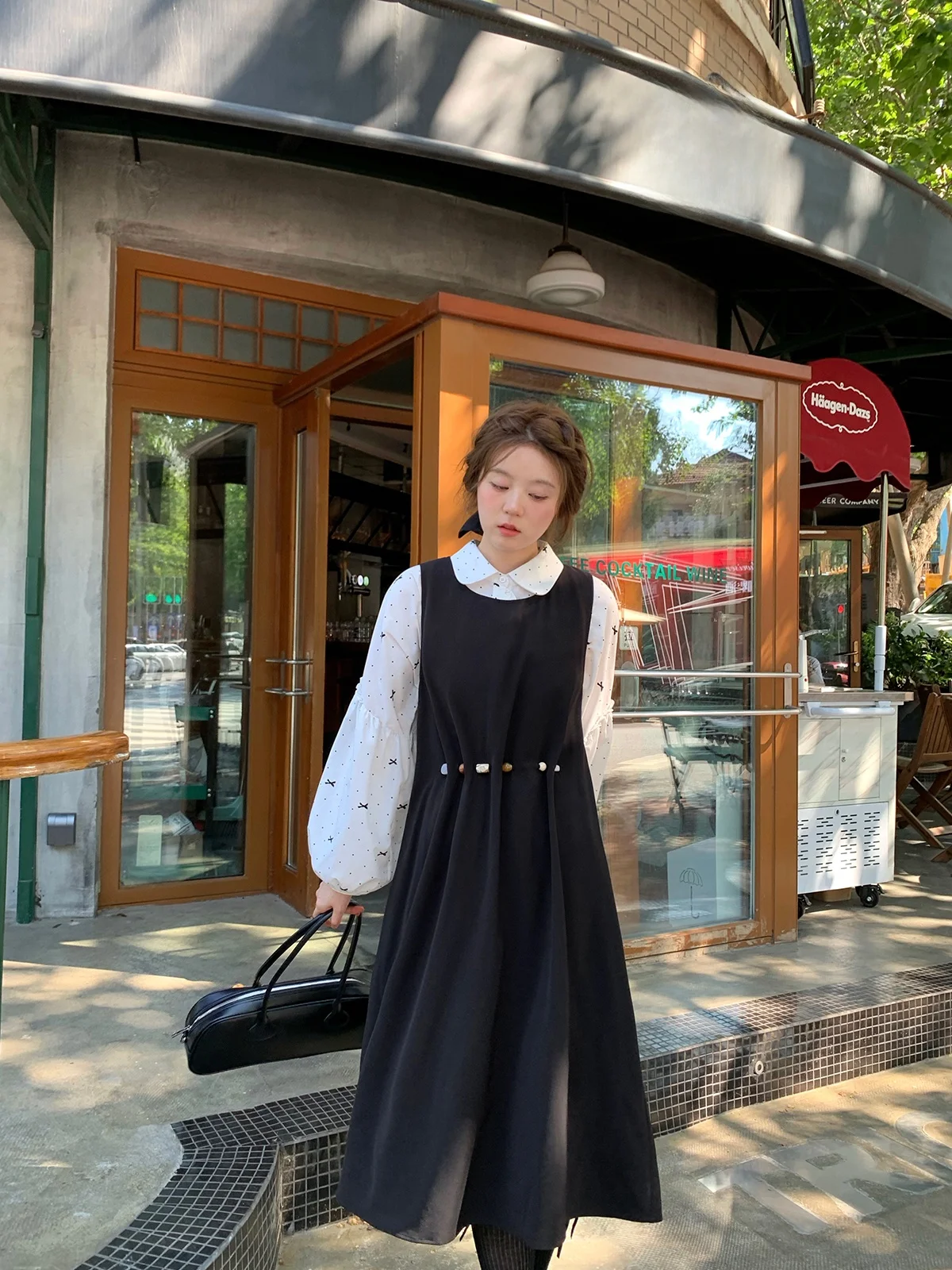 大人向けきれいめコーデにぴったりな黒色ストーンプリントワンピースセット