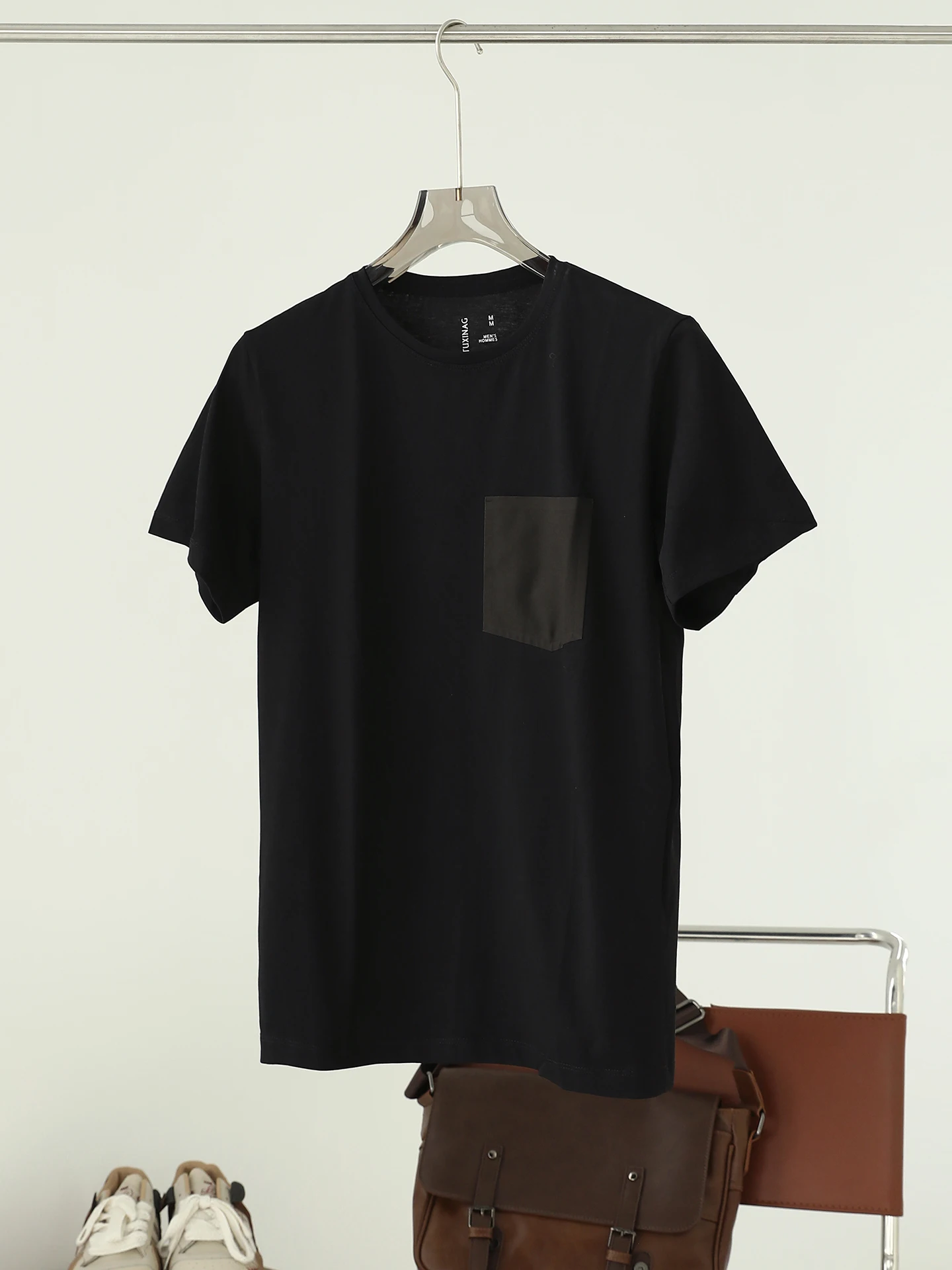 アウトドアTシャツはどんな素材がおすすめ？通気性と吸湿性の違いを知れば、夏の日常もスムーズに