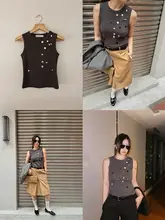 グレーのスパンコール入りタンクトップ【短袖・スタイリッシュ・Uネック・フィットデザイン】