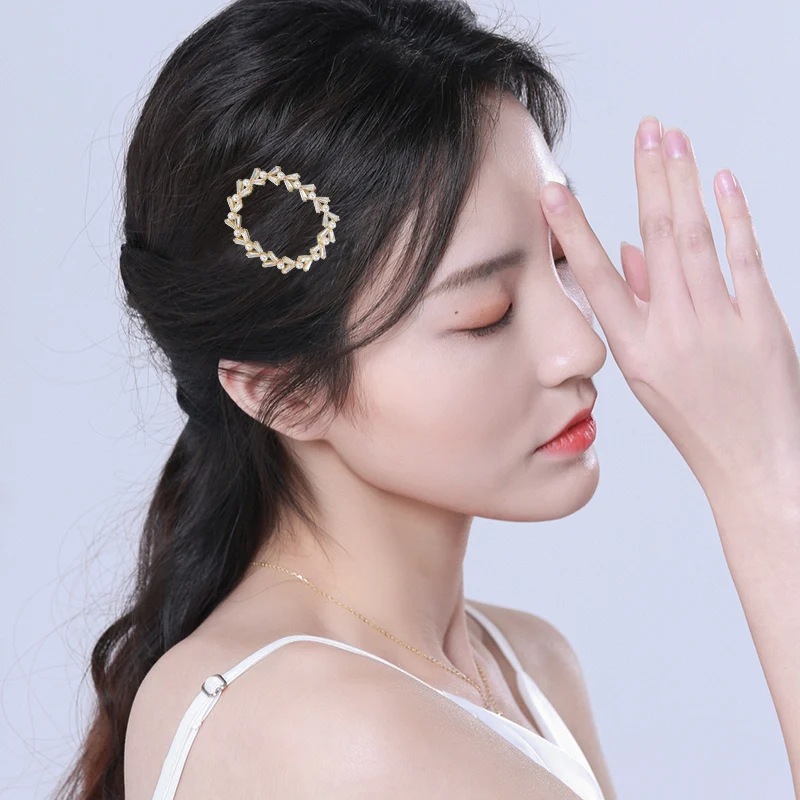 ポニーテール サイドの固定に最適な花柄ヘアアクセサリーとは？