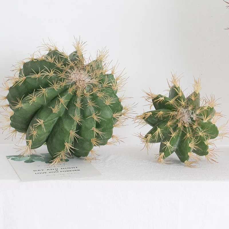 リアルな質感の一枝サボテン風観葉植物：北欧風室内装飾の定番選択肢