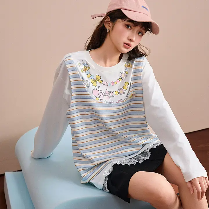 春用 ブルー＆ホワイトストライプの長袖Tシャツ【ゆったりとしたデザイン・フェイクツーピース・女性用】（セットアップ対応）