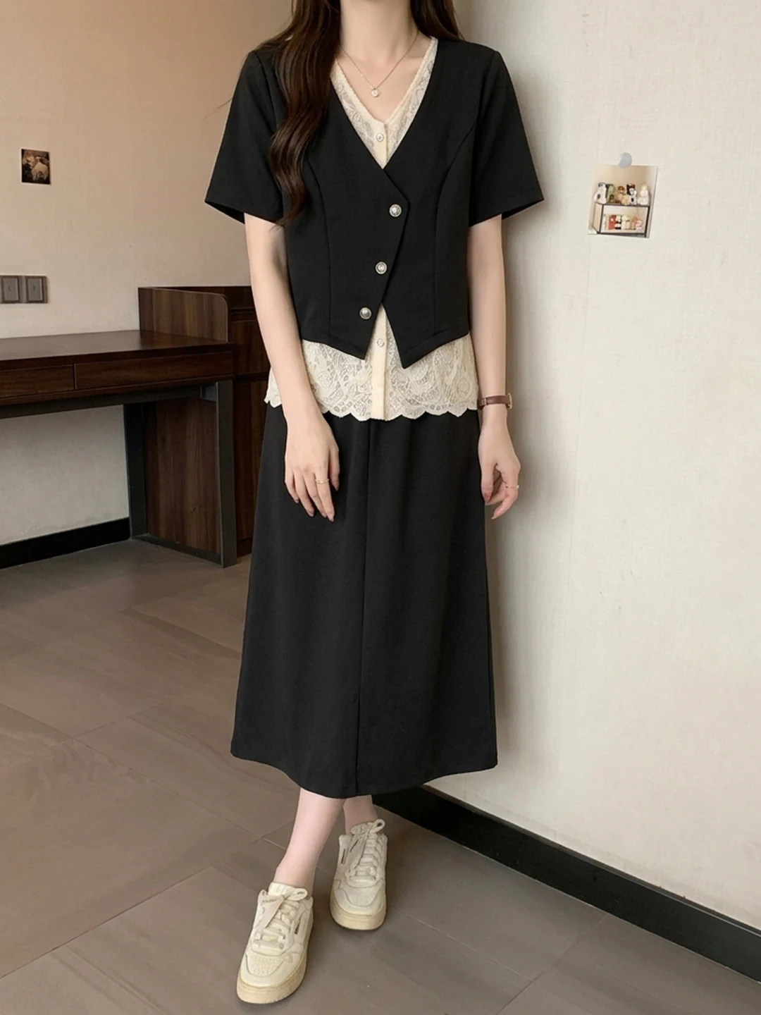 夏服ファッションで「透け感」を楽しむなら、どう選ぶ？