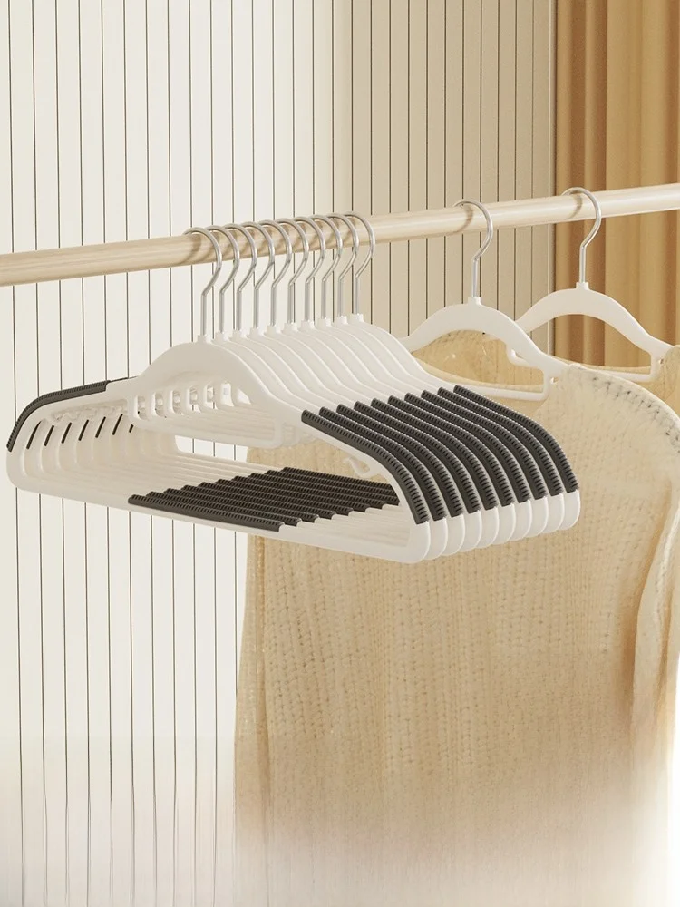 背中が空いてる服に悩むなら、これひとつで解決できる？