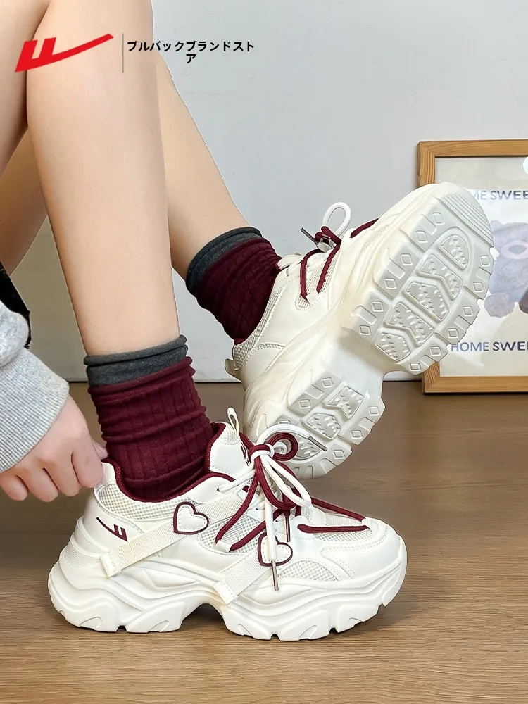 メンズ アディダス サンバ メンズ：厚底スポーツシューズの実用性とデザイン特性