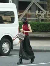 高級感あるブラックPUスカート【女性用・シンプルデザイン・ロング丈】