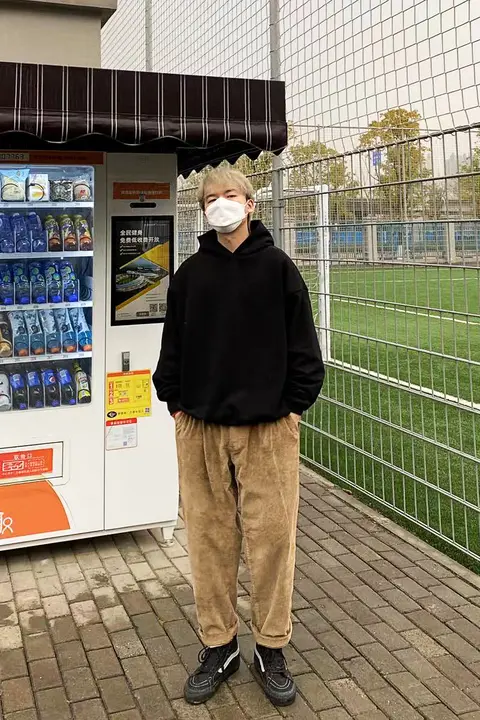 加褶デザインのゆったりコーデュロイパンツ【ウォッシュ加工・快適なストレッチ】