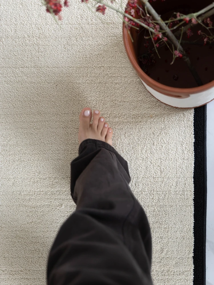 黒白藻絲の微防水カーペット：リビング用の法式スタイルと実用性を徹底解説