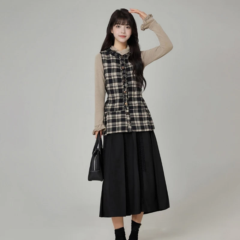 シースルー服のコーデは失敗する？肌理感とフリルが融合した秋のカジュアルスタイルが今、注目されている