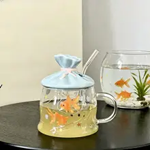 可愛らしい金魚デザインの高硼硅ガラス製ウォーターカップ【ふた付き・女性向け・精巧でおしゃれ】