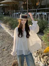 華やかなレースデザインのピンクシフォンブラウス【デザイン性のあるランタン袖・夏用】