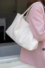 大容量トートバッグ【通勤用・収納力抜群・シンプルデザイン】