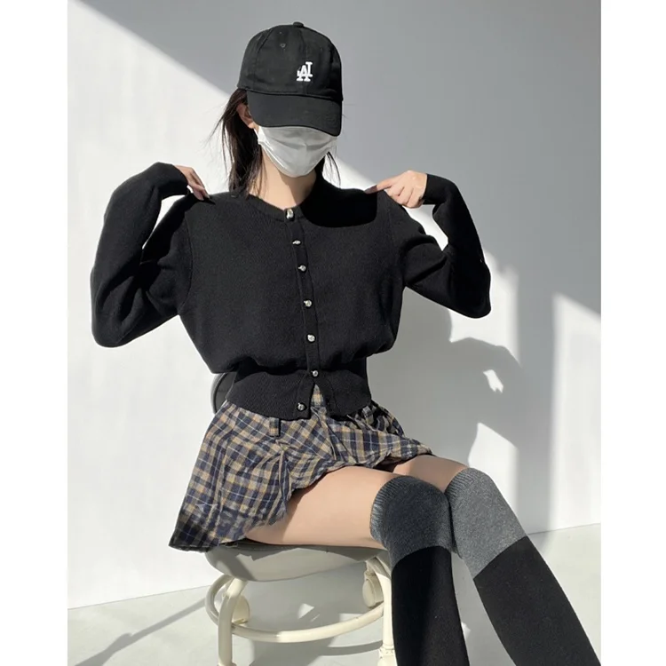 大人可愛い服 50代コーデ | ルーズフィットニットカーディガンで実現するバランスの取れたスタイル