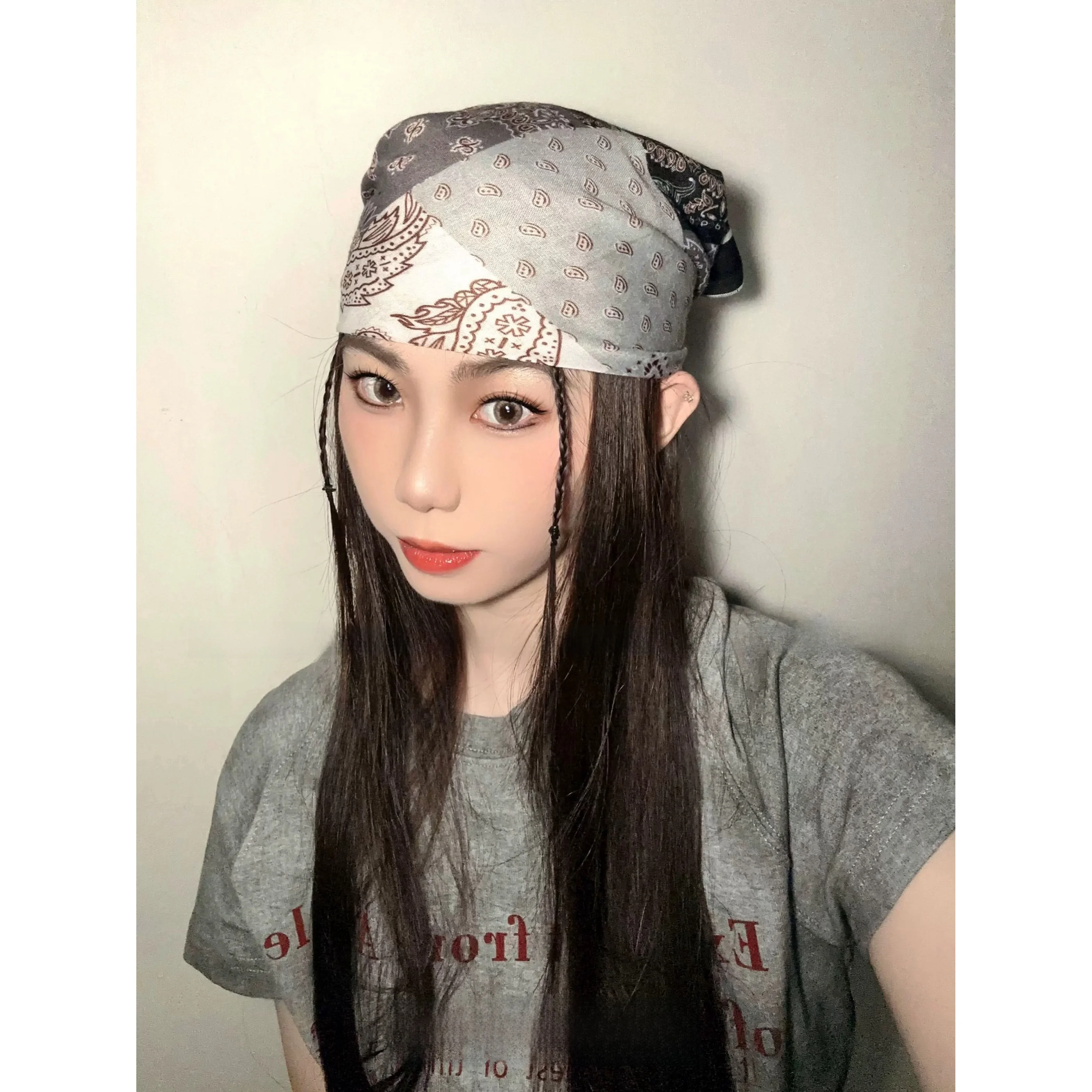 20代の流行りファッションで悩んでいるなら、このウエストバンダナが救いになる？