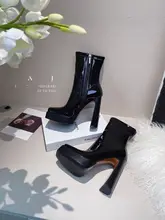 黒の厚底ヒールショートブーツ【防水・尖ったトゥ・冬季用・女性用】