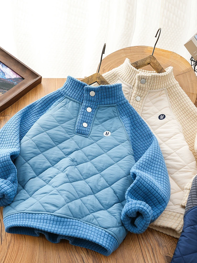 13度の秋に着る男の子の服は、どう選ぶ？フリースハイネックトレーナーのリアルな使い勝手を解説