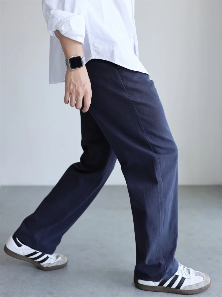 オフィスカジュアル グレーパンツ は どんなスタイルか？