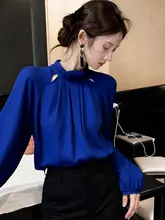デザイン性の高いオシャレな青いトップス【夏用・軽やか・高級感】