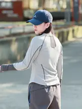春夏向け薄手のスポーツロングスリーブTシャツ【通気性・メッシュデザイン・ランニング対応】