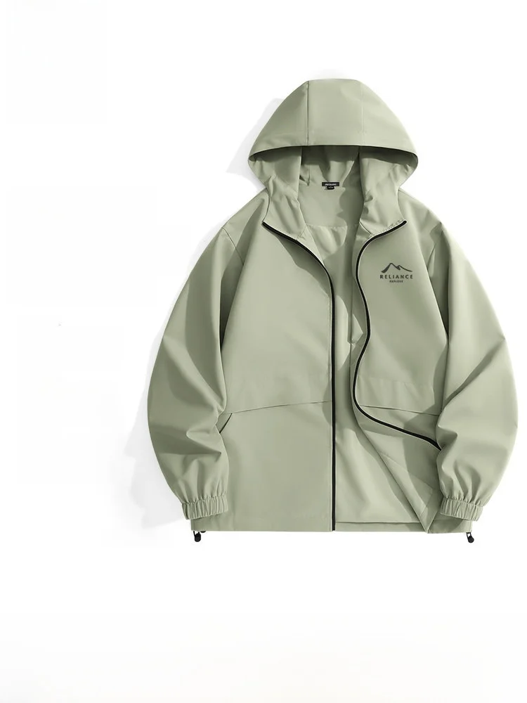 all weather parka とダウンジャケットの違いは？本当に雨の日にも着れるのか？