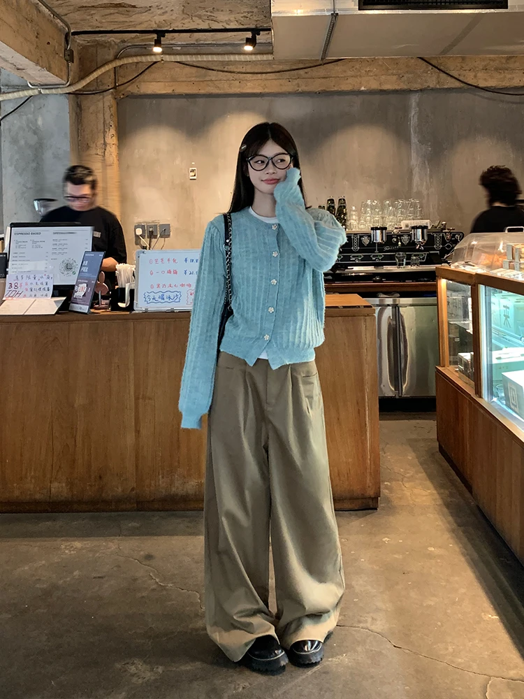 ママコーデの基本スタイルとは？高腰カキ色ワイドパンツで実践する動きやすさと見た目バランス