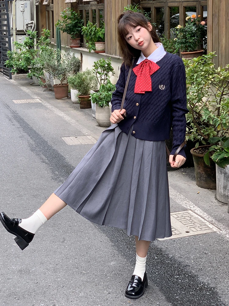 大人可愛いの本質とは？グレープリーツスカートで実現する優しさのスタイル