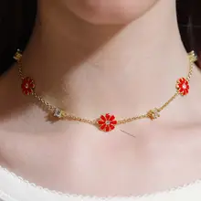 多彩な花びらデザインのネックレス【デリケートな鎖骨ラインを引き立てる・女性用・プレゼントに最適】