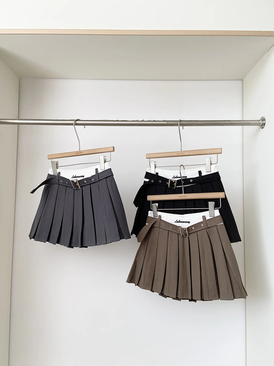 140センチの女の子に合う、今流行りのファッションは？刺繍入り高腰プリーツスカートが解決する