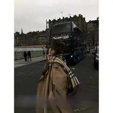 クラシックシルエットのダブルブレストトレンチコート【イギリス風・ゆったりしたデザイン・ラペル付き】