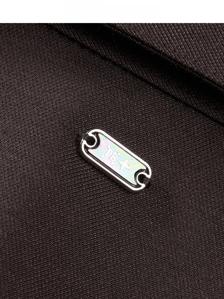 ブラウンシャツ メンズ をどう選ぶべきか？シンプルでスタイリッシュな1着が通勤からアウトドアまで救う