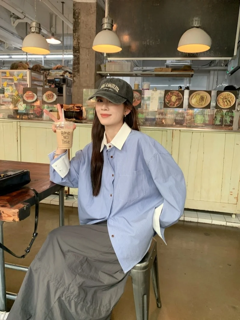 ママコーデの基本スタイルとは？ストライプシャツとスカートのバランスが気分を整える完全ガイド