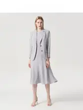 グレーのシンプルなテーラードジャケット【スリムフィットデザイン・小柄向け】