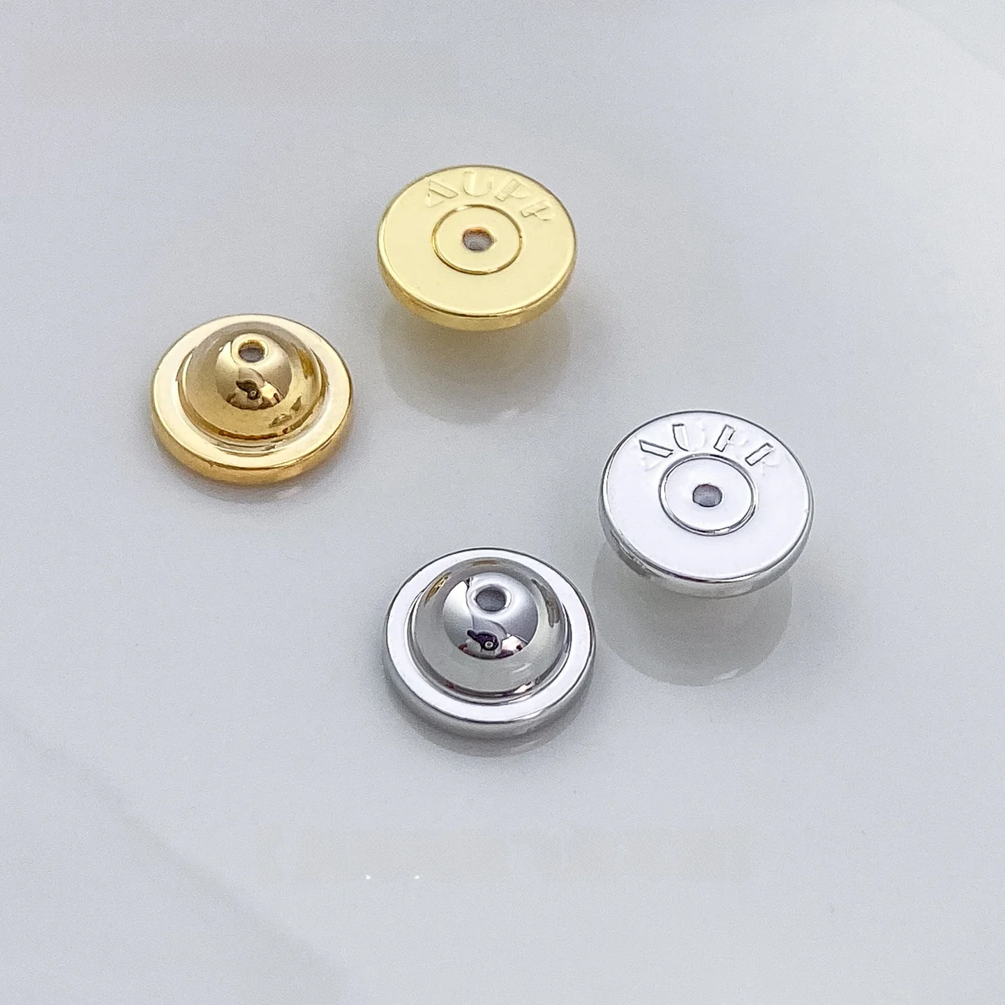 イヤリングの金具を選ぶときに迷うのは、なぜ？