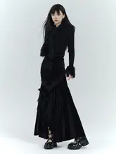 ゴシックスタイルの黒いベルベットティアードロングスカート【秋冬用・魅力的なデザイン】
